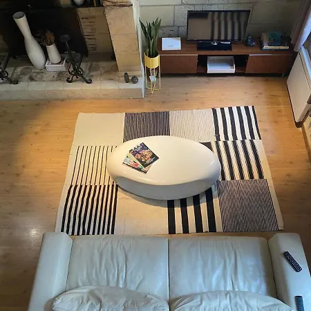 Robin Quantin Center Place Plumereau Apartment Tours